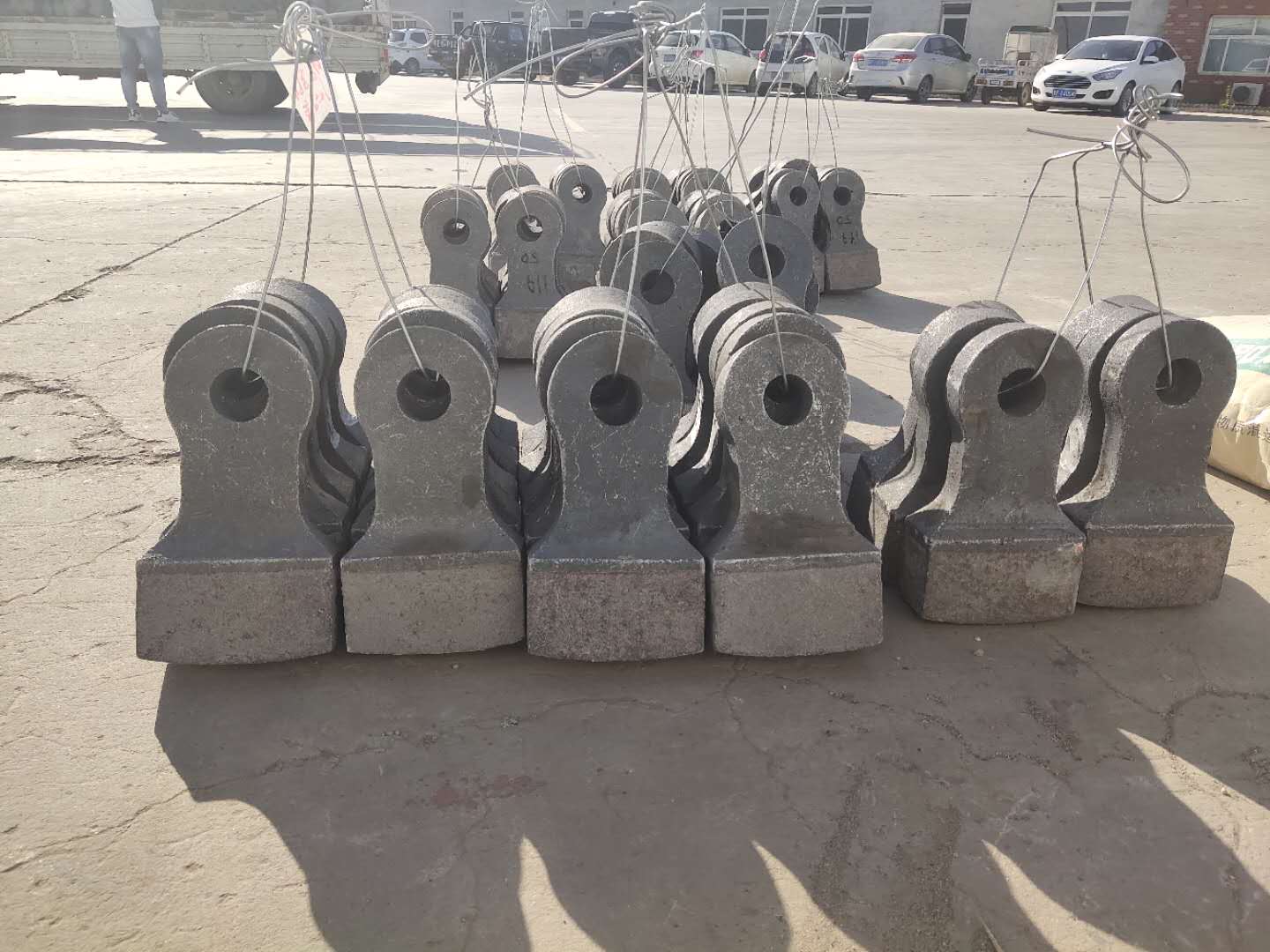 石料合金破碎機(jī)高錳鋼錘頭破碎機(jī)耐磨高鉻合金甩錘打沙機(jī)鍛造錘頭